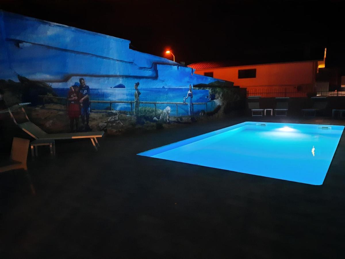 Hotel I Colori SantʼAntìoco エクステリア 写真