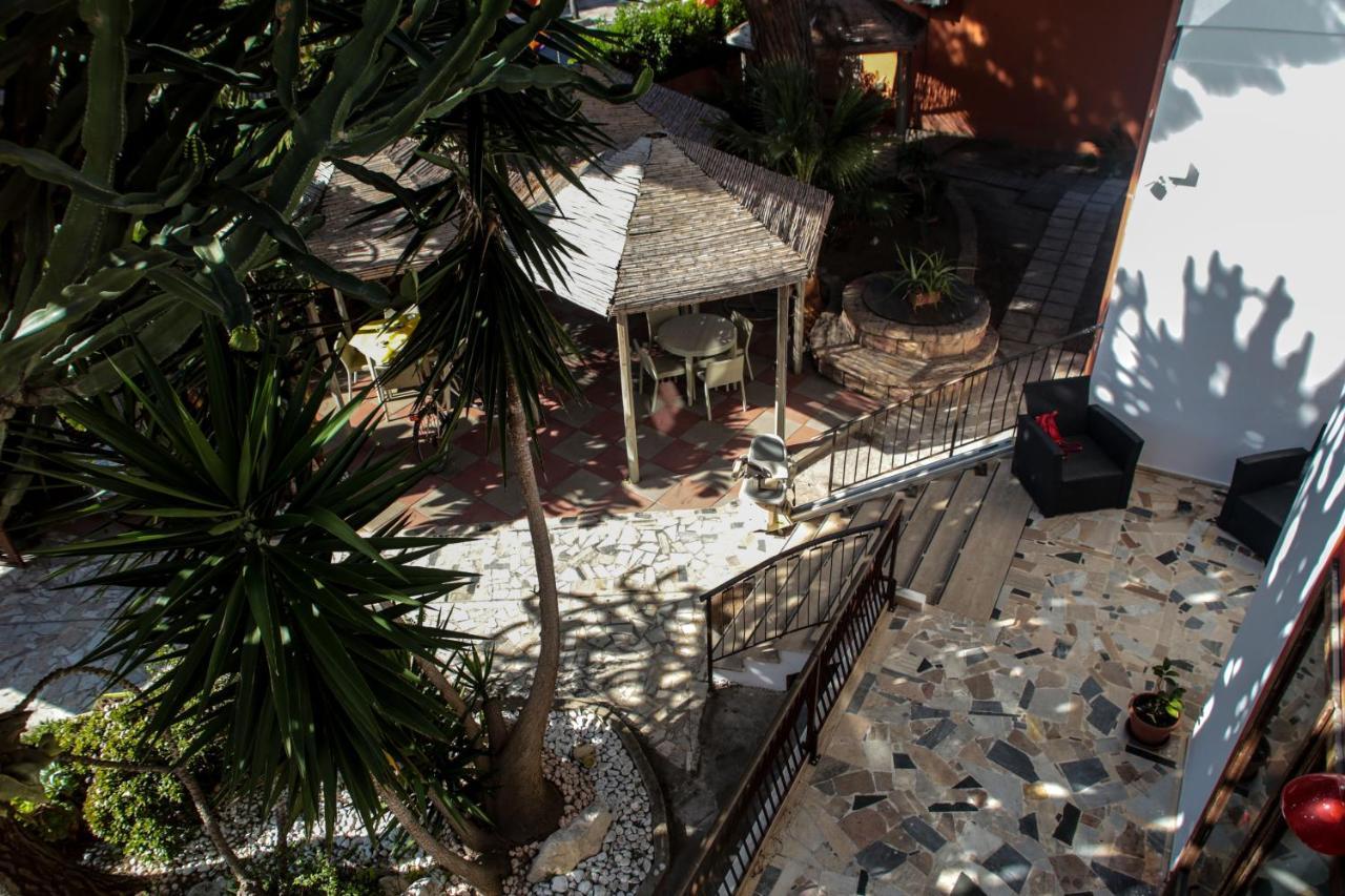 Hotel I Colori SantʼAntìoco エクステリア 写真