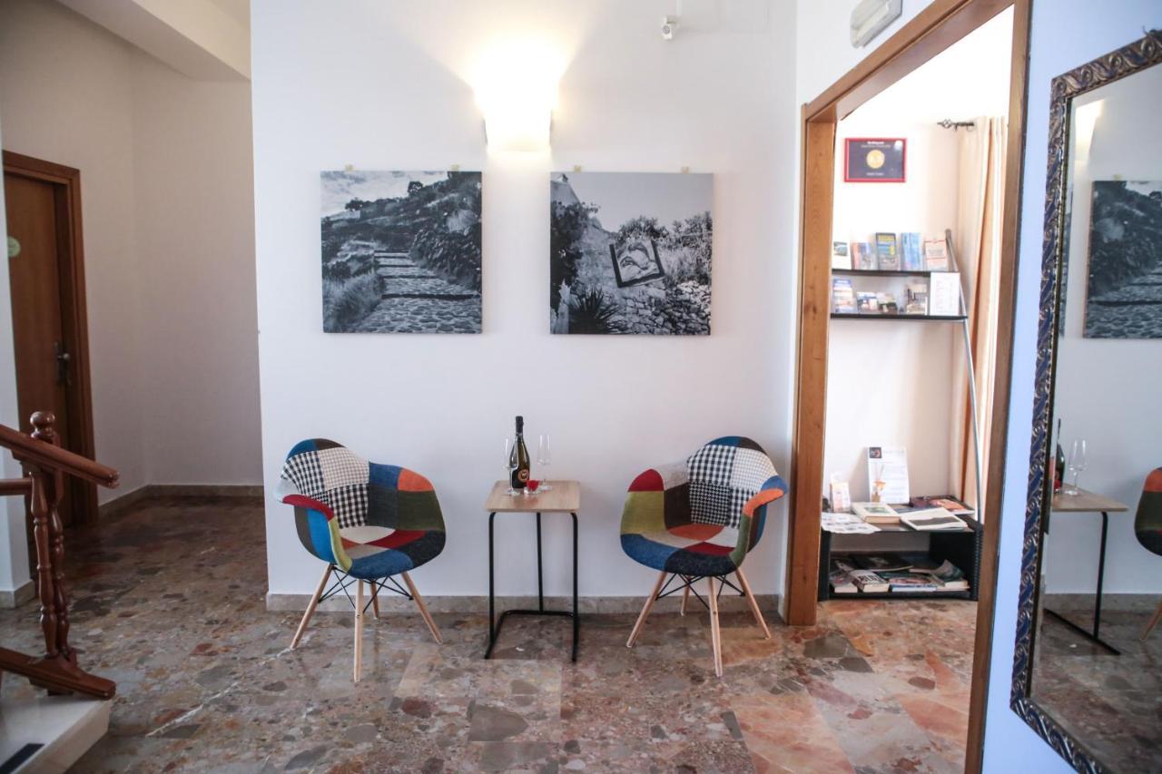 Hotel I Colori SantʼAntìoco エクステリア 写真