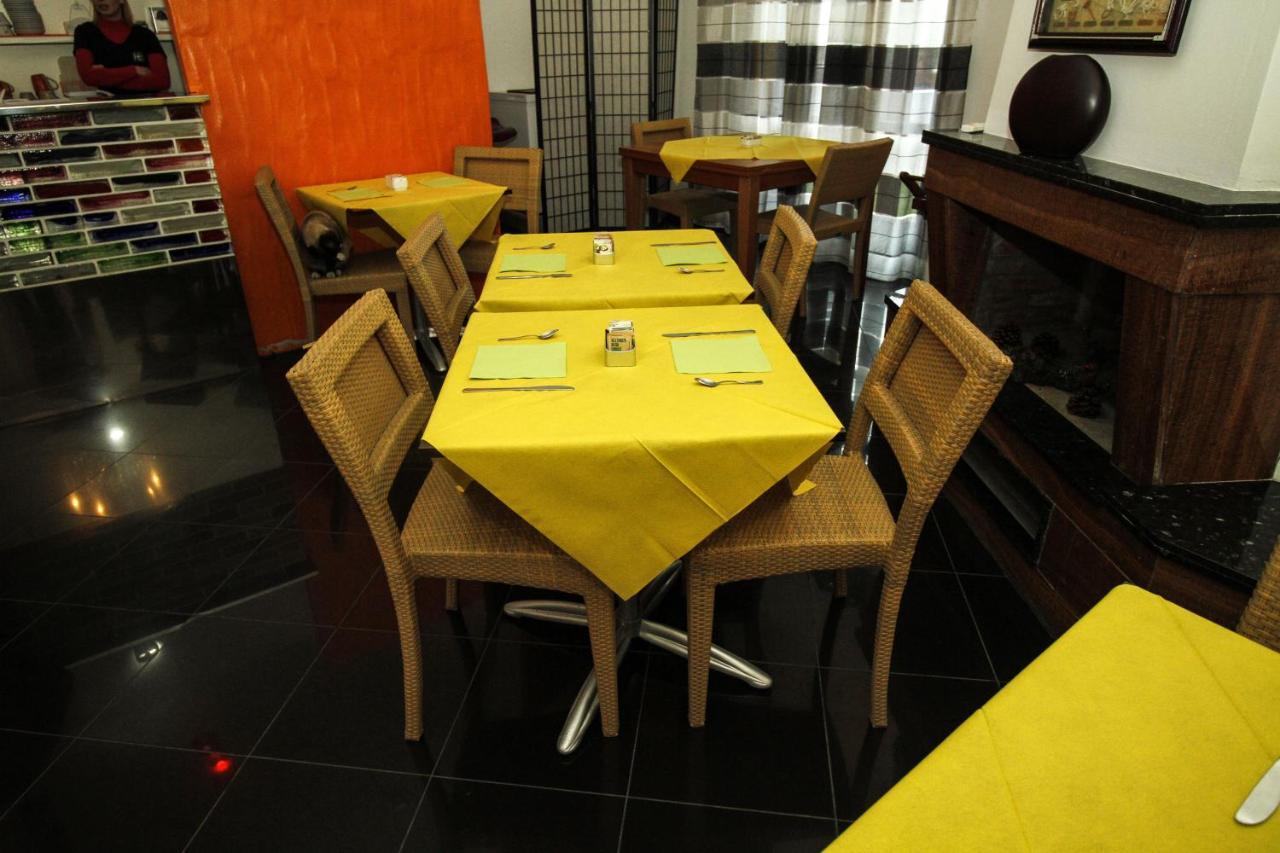 Hotel I Colori SantʼAntìoco エクステリア 写真
