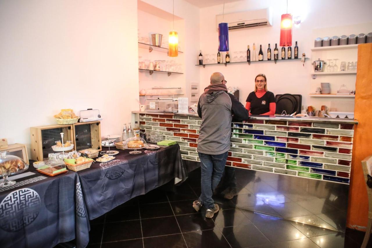 Hotel I Colori SantʼAntìoco エクステリア 写真