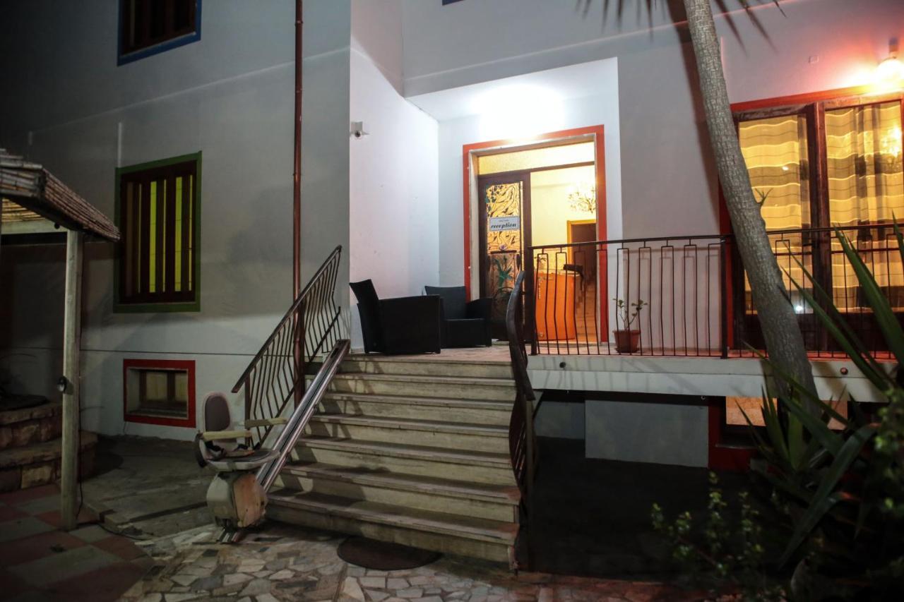 Hotel I Colori SantʼAntìoco エクステリア 写真