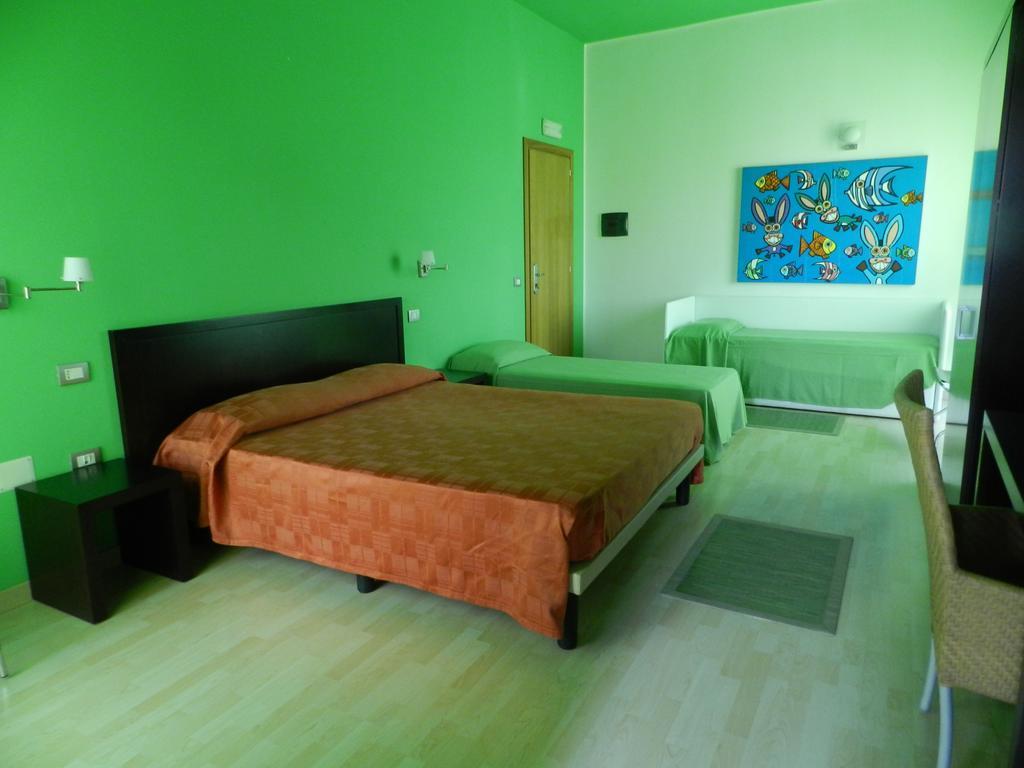 Hotel I Colori SantʼAntìoco エクステリア 写真