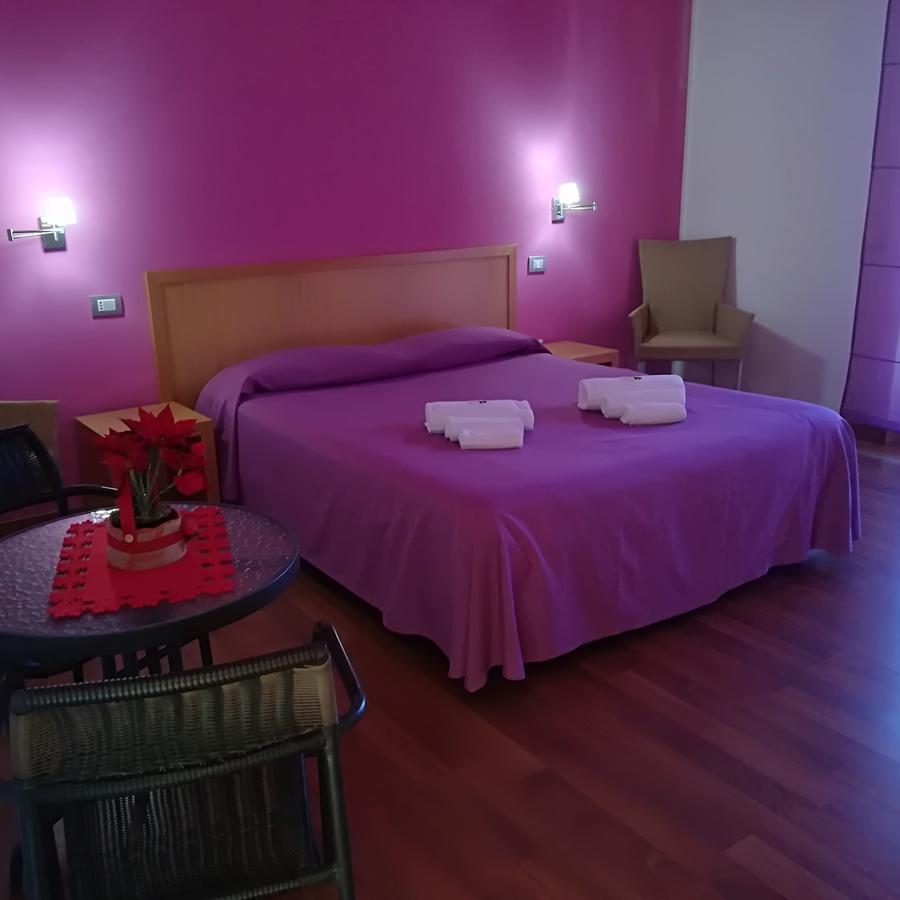 Hotel I Colori SantʼAntìoco エクステリア 写真