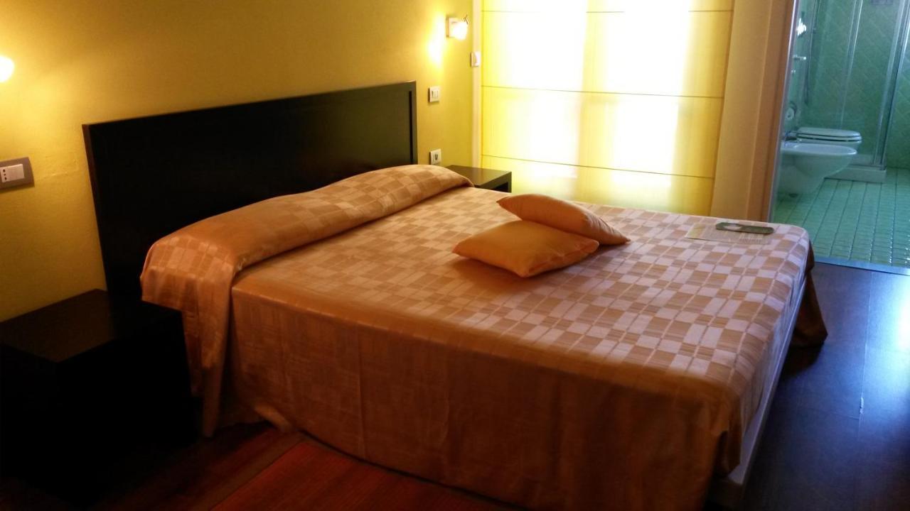 Hotel I Colori SantʼAntìoco エクステリア 写真